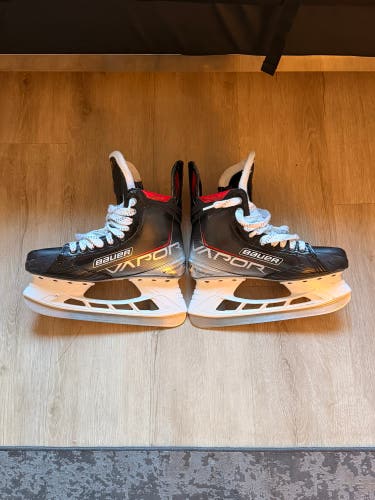 2021 Bauer Vapor 3X Hockey Skates Regular Width 8.5 (Used)