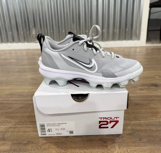 Nike Kids Force Trout 9 Pro MCS Low Top Molded Cleats (Used Like New) Size 4.5