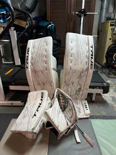 35" True L20.1 Regular Goalie Full Set (Used)