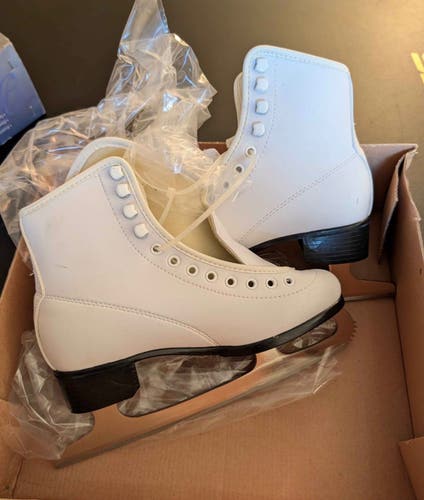 CCM Figure Skates Adult 6 (New)