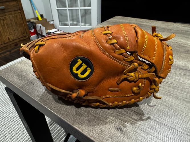 Wilson A2550 Catcher's Baseball Glove 32.5" (Used)
