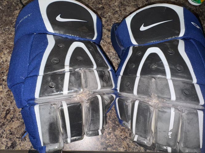 Nike Quest Invisio Gloves 14" (Used)