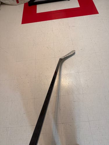 Intermediate Pro Blackout Right Handed Hockey Stick P28 65 Flex (Used)
