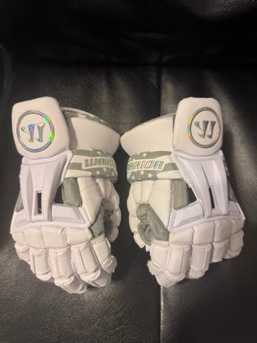 Warrior Burn XP2 Lacrosse Gloves (Used)