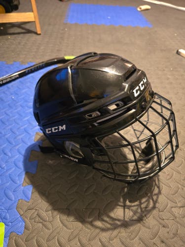 Medium CCM Tacks 910 Helmet (Used)