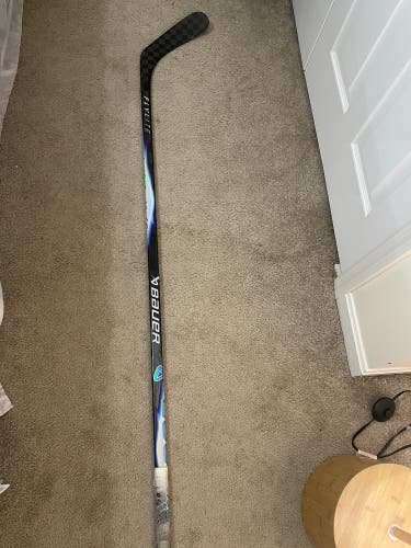Intermediate Bauer Vapor Flylite Right Handed Hockey Stick P92 65 Flex (Used)