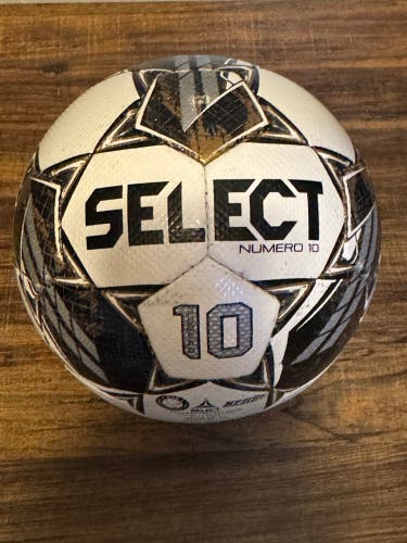 Select Numero 10 Soccer Ball (Used)