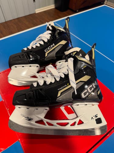 CCM Tacks AS-590 Ice Hockey Skates Size 7.5 (New)