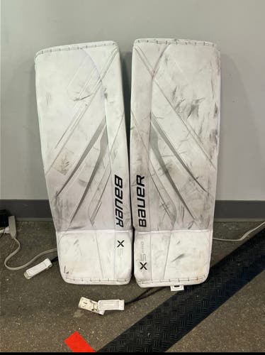 White Medium 34+ Senior Bauer Vapor X5 Pro Goalie Leg Pads (Used)