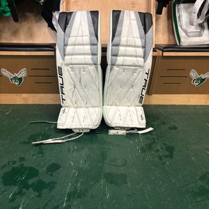33" 2024 True Catalyst 7X3 Goalie Leg Pads (Used)