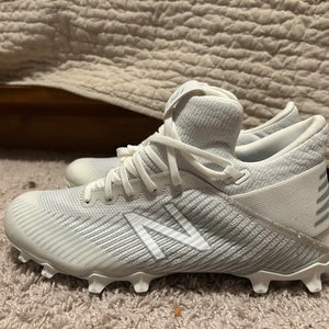 White Men's Size M 11.5 (W 12.5) Adult New Balance Freeze 2.0 Mid Top (New)