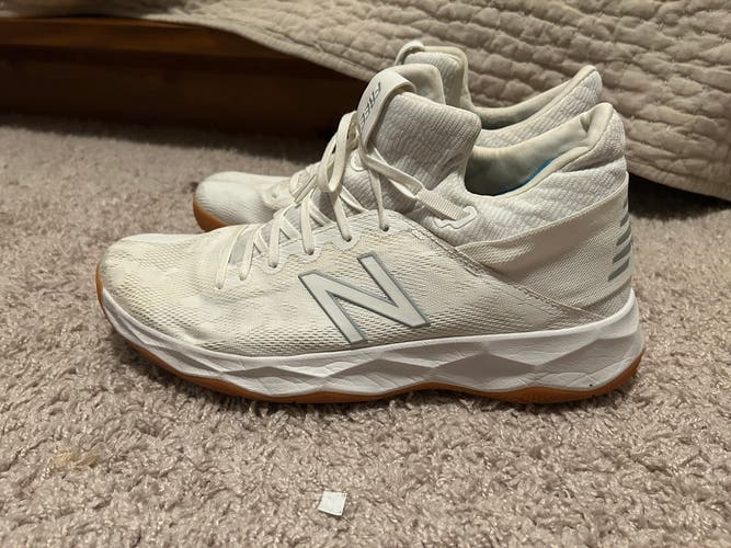 White Men's Size M 11.0 (W 12.0) Adult New Balance Freeze 2.0 Mid Top Turf Cleats (Used)
