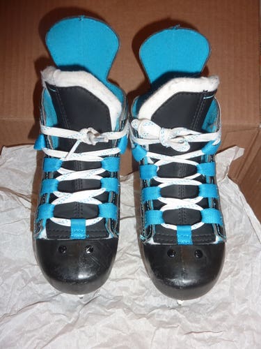 Bauer PRODIGY Hockey Skates Junior size Regular Width (Used)