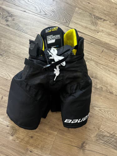 Youth Medium Bauer Supreme Ultrasonic Hockey Pants (Used)