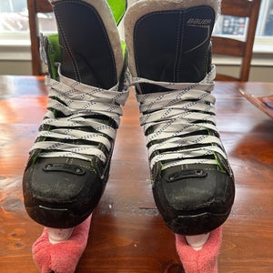 Black Bauer XLS Hockey Skates.  Size 6.5. 

Used.