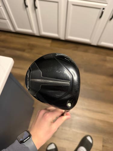 Titleist TSR2 - Right Handed Driver - Stiff Flex - 10 Loft