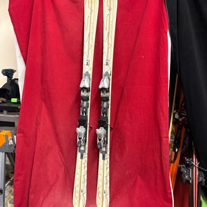 Volkl Attiva 4-Star women's downhill skis measuring 161 cm, Bindings: Marker, Binding Range: 280-360