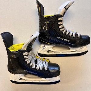 2022 Bauer Supreme M4 Hockey Skates Regular Width 5.5 (Used)