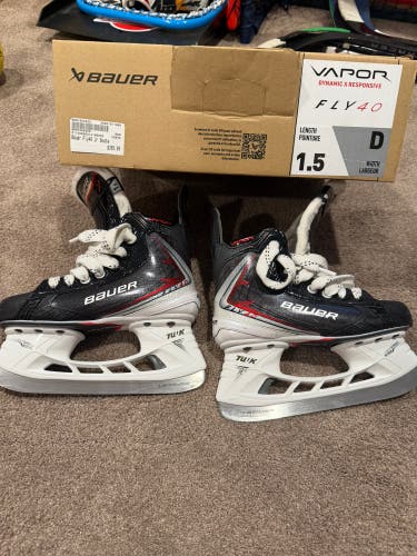 2025 Bauer Vapor Fly40 Hockey Skates Size 1.5 (Used)