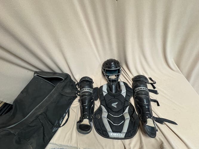 Black/Gray Easton Game Time Youth 9-12 Catcher's Set (Used)