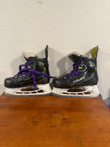 2022 Bauer Supreme M5 Pro Hockey Skates 13 (Used)