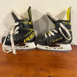 CCM Tacks 9350 Hockey Skates 9 (Used)