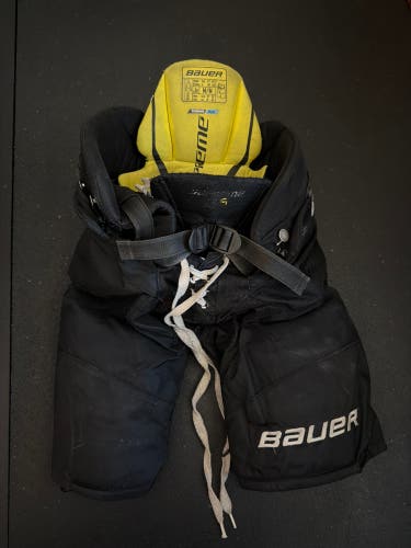 Men's Junior Medium Bauer Supreme 2S Hockey Pants (Used)