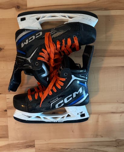 Black CCM Ccm tacks classic Hockey Skates Regular Width 7.5 (Used)