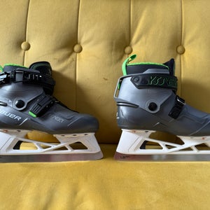 Bauer Konekt HF2 Skates | Size 2 | Gently Used, Excellent Condition