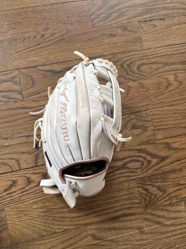 2022 Mizuno Mvp select RH Softball Glove 12" (Used)
