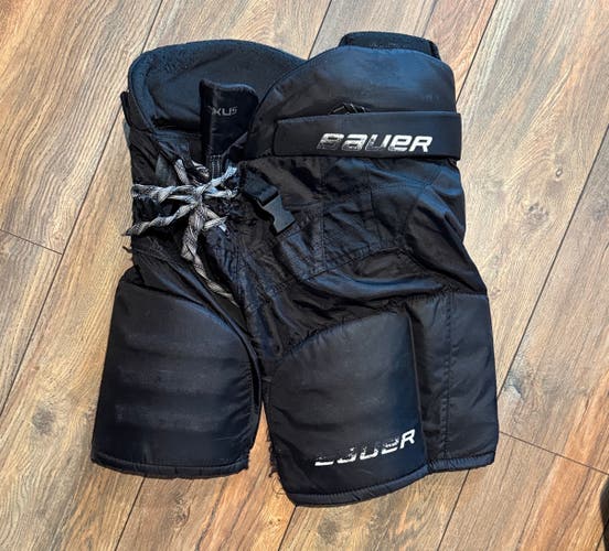 Junior Medium Bauer Nexus 400 Hockey Pants (Used)