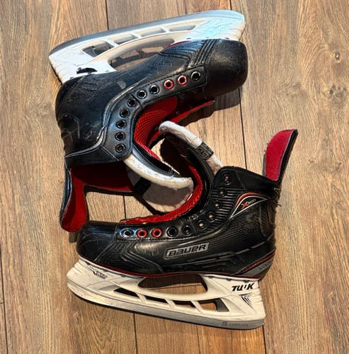 Black Bauer Vapor Hockey Skates Extra Wide Width 6.5 (Used)