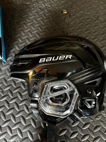 Small Bauer Re-Akt 85 Helmet (Used)