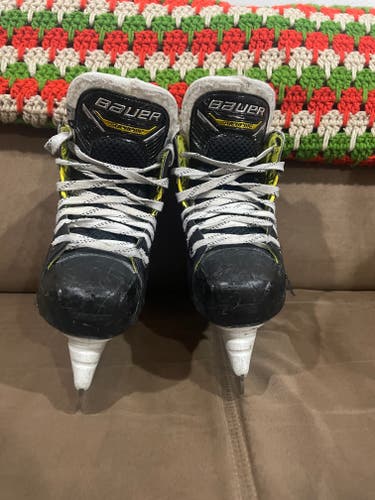 Bauer Supreme M4 Hockey Skates Regular Width Size 1.5 (Used)