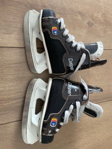 Brown/Black Hockey Skates 8 (Used)