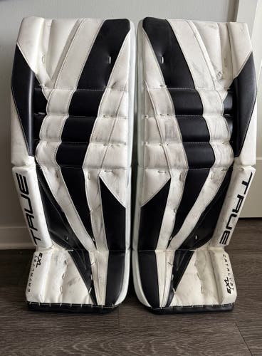 32" True Catalyst 7X3 Goalie Leg Pads (Used)