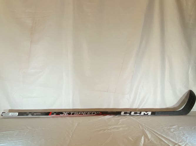 Intermediate CCM JetSpeed FT6 Right Handed Hockey Stick P28 65 Flex (New)