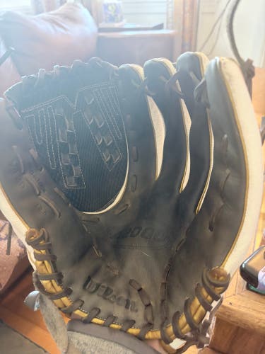 Wilson A2000 RHT Infield Baseball Glove (New)