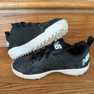 Size 4Y New Balance Kids FuelCell 4040 V8 Turf Baseball Cleats (Used)