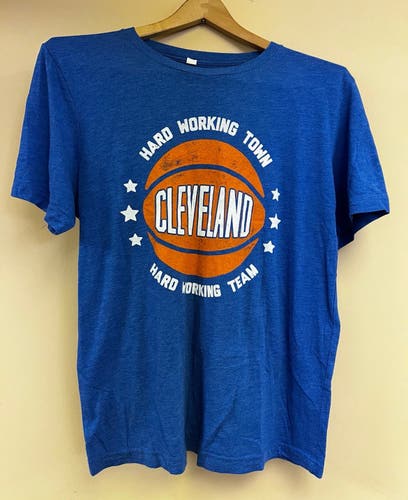 Cleveland Clothing Company Basketball Graphic Tee Cavs Throwback Colors Mens Med