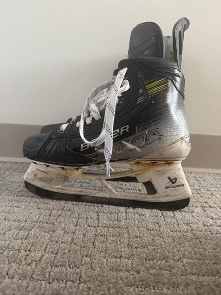 2023 Bauer Vapor Hyperlite 2 Hockey Skates Regular Width 7.5 (Used)