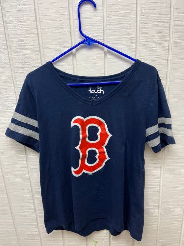 MLB Boston Red Sox Touch Women’s Medium Navy Blue/Red Graphic Print Logo Tee