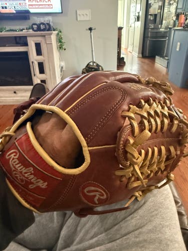Rawlings Sandlot Series RH Baseball Glove 11.75" (Used)