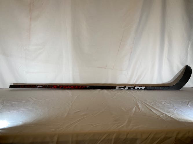 Intermediate CCM JetSpeed FT5 Right Handed Hockey Stick P29 65 Flex (New)