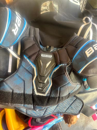 Large Senior Bauer X Shoulder Pads (Used)