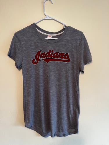 Homage MLB Cleveland Indians Women’s Medium Gray w/Red Script SS Tee Baseball