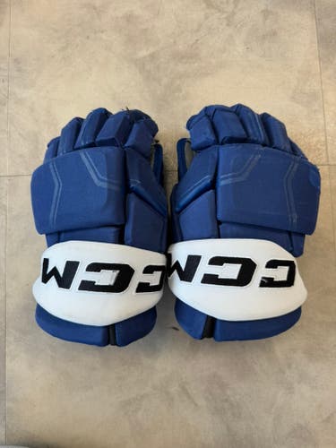 #20 Cooper Flinton Used CCM HGQL Gloves 15" Pro Stock