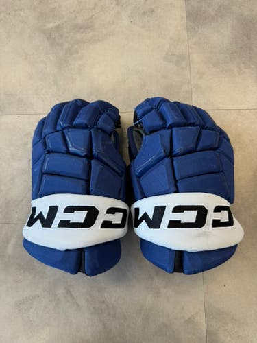 #94 Conor Geekie Used CCM HGQL Gloves 13" Pro Stock Set 1