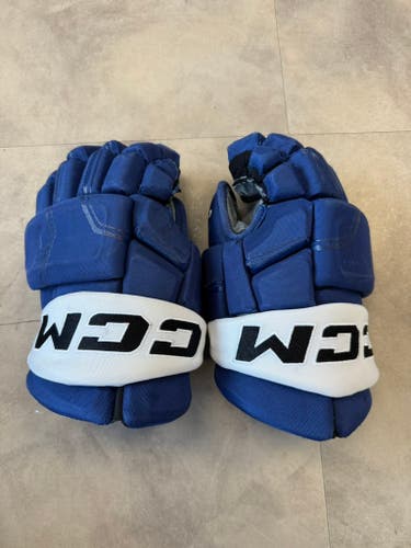 #25 Dylan Duke Used CCM HGQL Gloves 13" Pro Stock Set 3