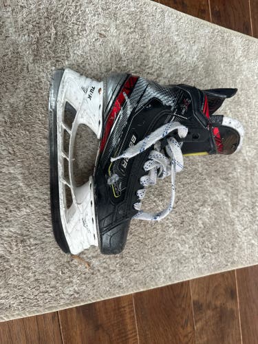 2019 Bauer Vapor 2X Pro Hockey Skates Regular Width Size 5.5 (Used)